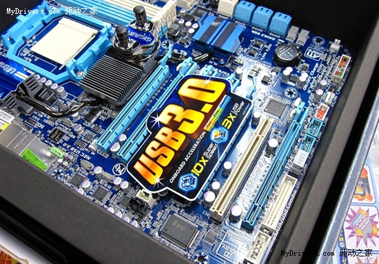 PCI-E x16δ890FX