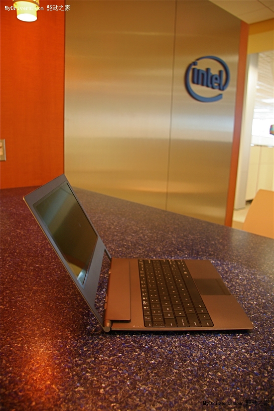 Intelƶ˫Atom14mmƽ̨